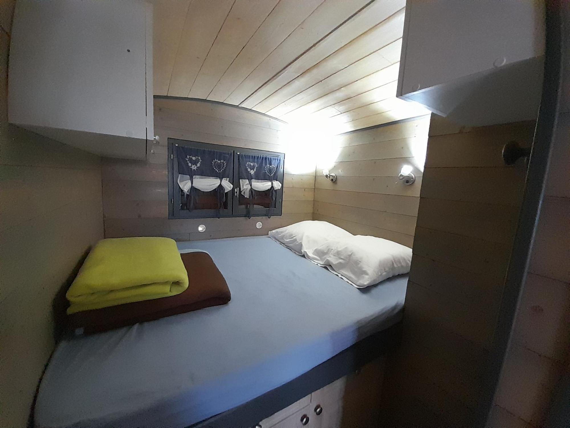 Location Type Gite, Chambre D'Hote, Meuble De Tourisme Dans Joli Petit Chalet Typique Et Ou Jolie Roulotte Type Boheme Waldighoffen エクステリア 写真