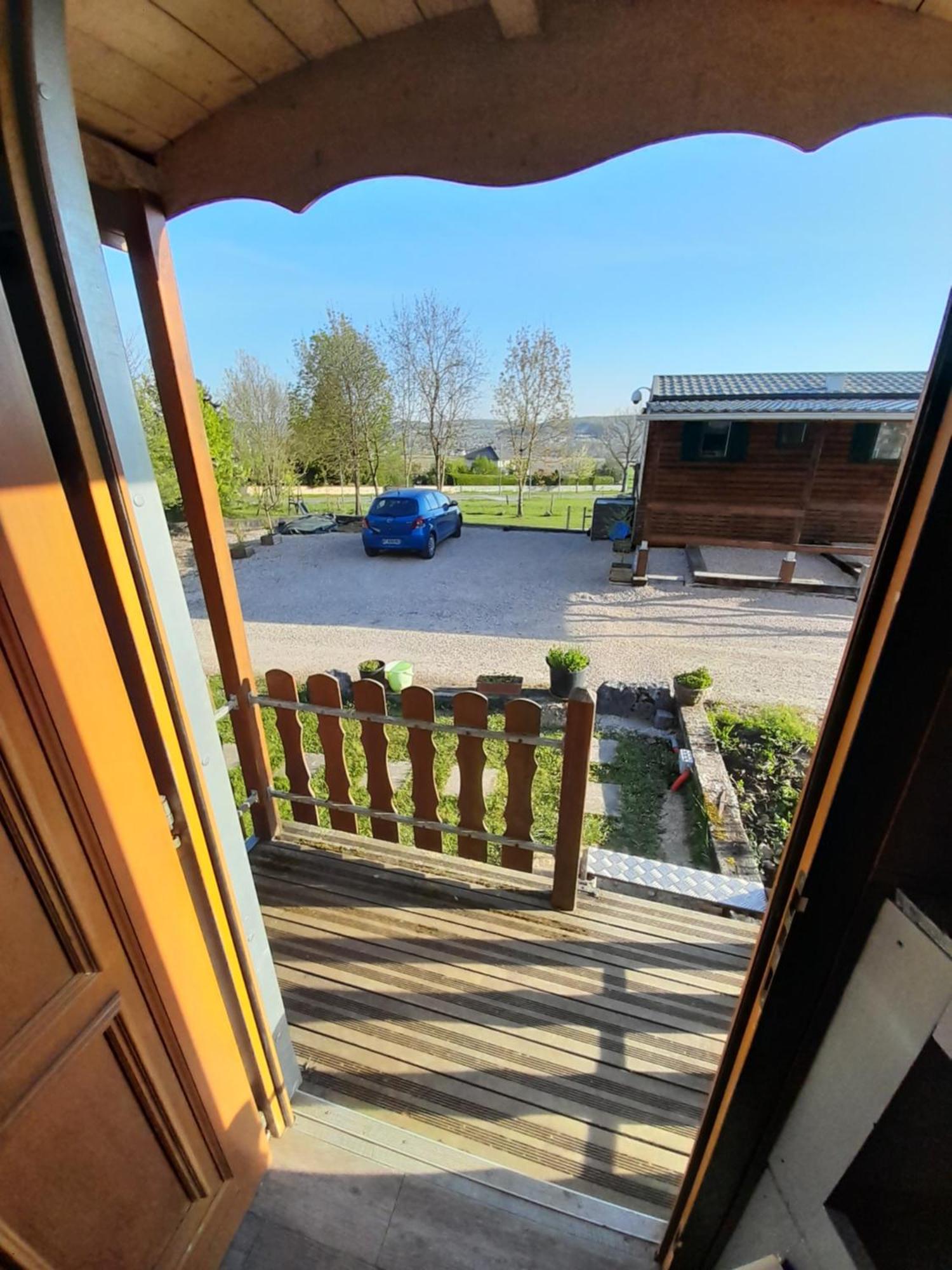 Location Type Gite, Chambre D'Hote, Meuble De Tourisme Dans Joli Petit Chalet Typique Et Ou Jolie Roulotte Type Boheme Waldighoffen エクステリア 写真