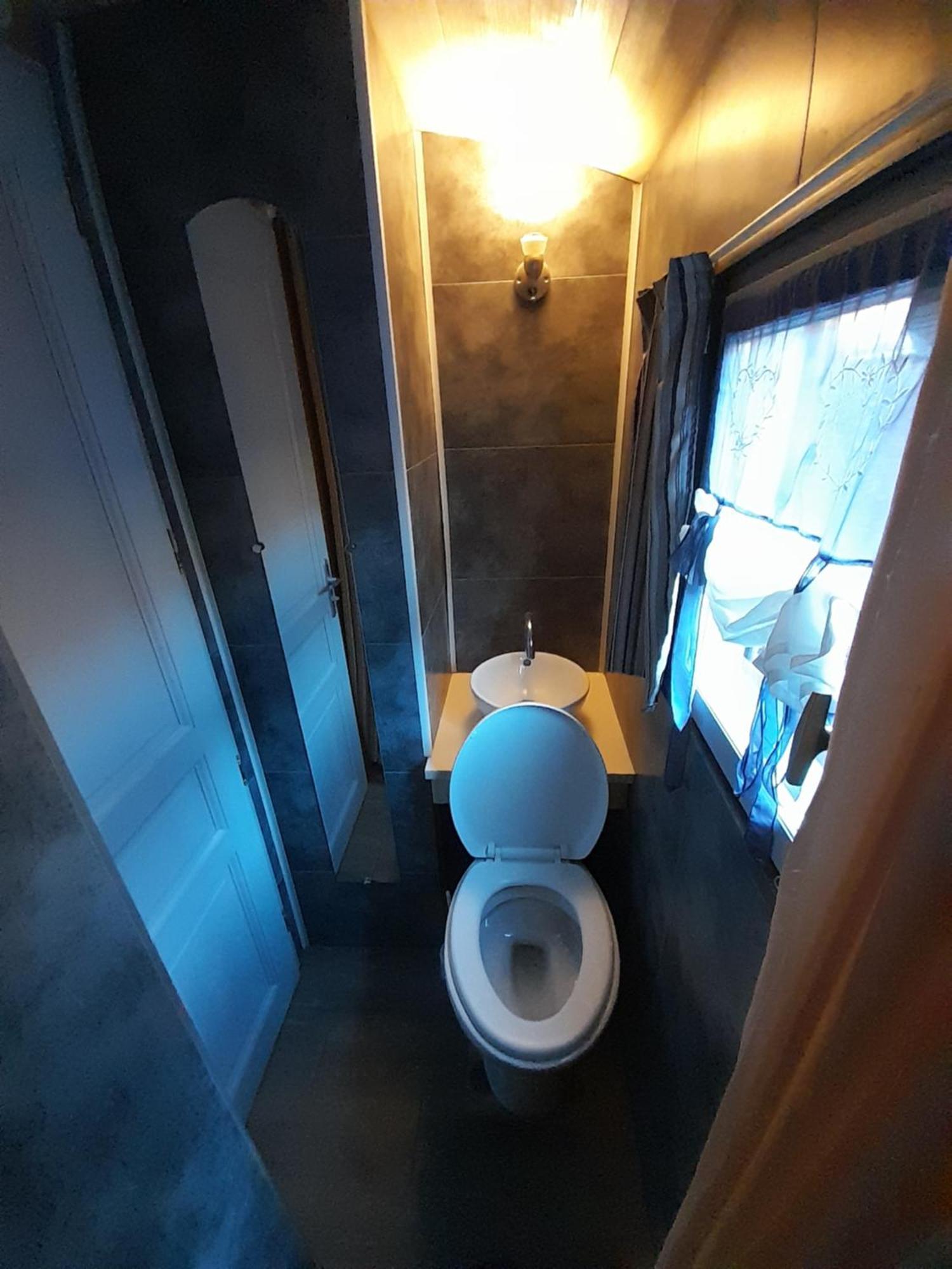 Location Type Gite, Chambre D'Hote, Meuble De Tourisme Dans Joli Petit Chalet Typique Et Ou Jolie Roulotte Type Boheme Waldighoffen エクステリア 写真