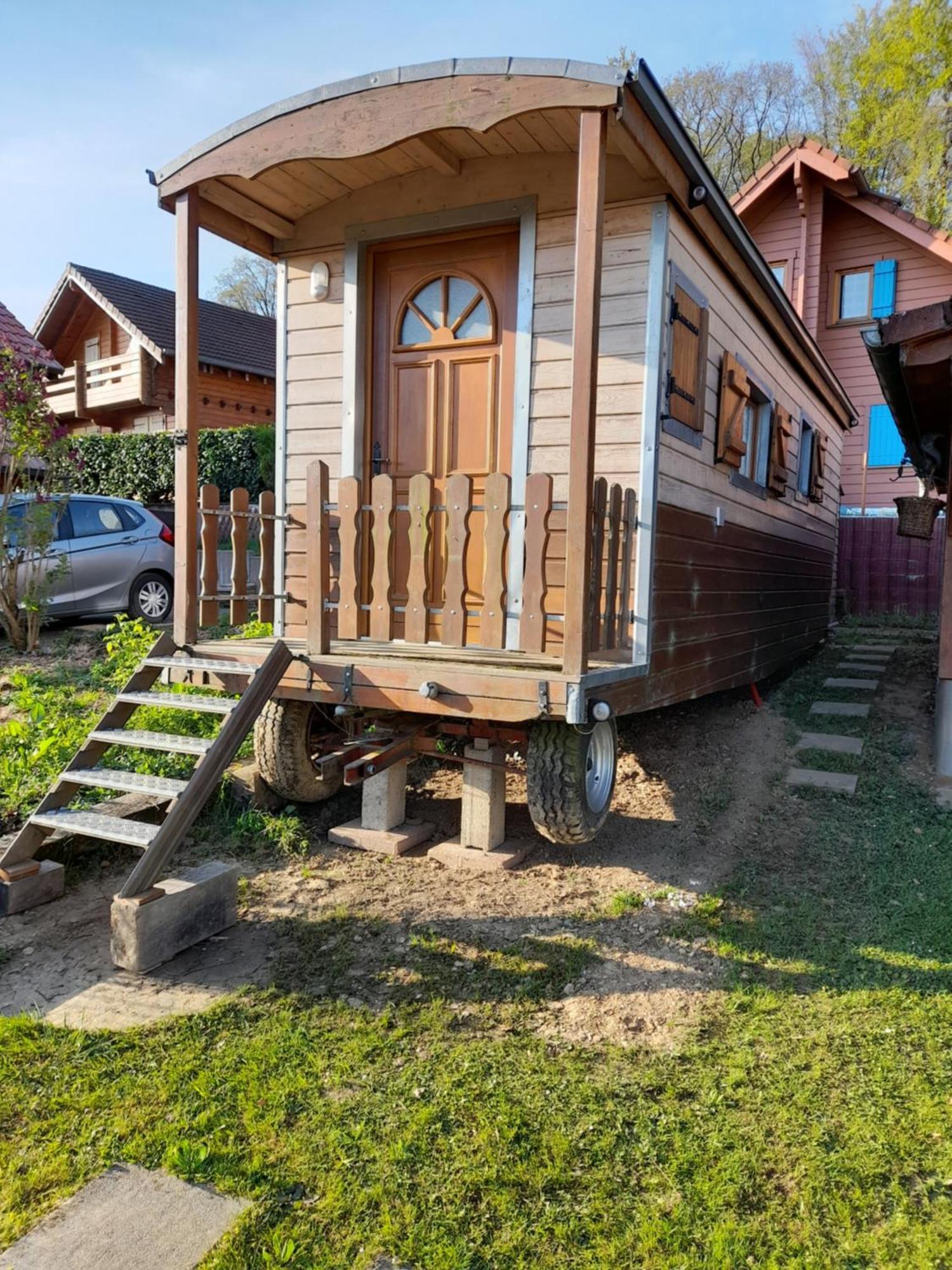 Location Type Gite, Chambre D'Hote, Meuble De Tourisme Dans Joli Petit Chalet Typique Et Ou Jolie Roulotte Type Boheme Waldighoffen エクステリア 写真